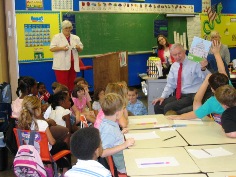 Sen. Sessions reads House Mouse Senate Mouse to 2nd grade students at Fayette Elementary School. (8/16/06)
