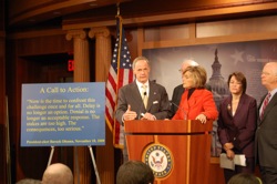 Senator Carper attends a press conference about climate change