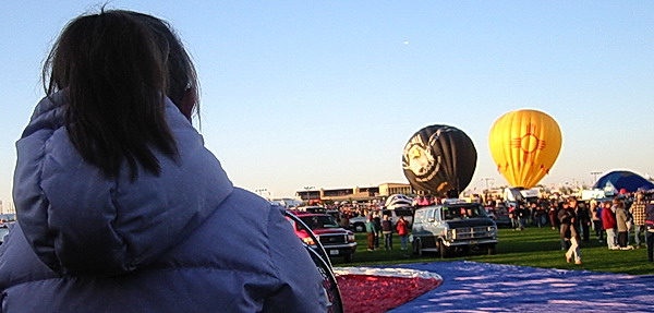 picture of the Kodak Albuquerque International Balloon Fiesta: balloons rising off the ground