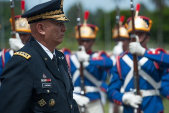Odierno Meets with Brazilian Army Leadership