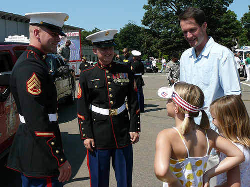 Jim Himes and his daughters with Sergeants Cairo and Welker