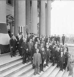 Senators assemble outside the Capitol for a ceremony in September 1918. The Senate would soon become embroiled in a bitter debate over ratification of the Treaty of Versailles.