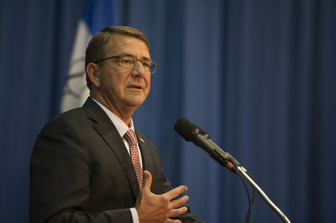 Defense Secretary Ash Carter speaks to workers at the Boeing facility in St. Louis, Mo., during a visit Sept. 9, 2015. Carter also delivered remarks at the Defense Advanced Research Projects Agency’s “Wait, What?" future technology forum. DoD photo by U.S. Air Force Senior Master Sgt. Adrian Cadiz
