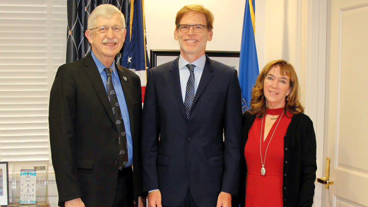 Francis Collins poses with Bruce Tromberg and his wife Patty Tromberg