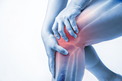 Electrical brain stimulation could reduce osteoarthritis knee pain - Photo: ©iStock/meen_na