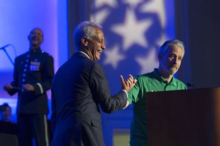 Chicago Mayor Rahm Emanuel and comedian Jon Stewart shake hands after stirring the best pizza in the country pot, New York City vs. Chicago, during closing ceremonies for the 2017 DoD Warrior Games in Chicago, July 8, 2017. DoD photo by EJ Hersom