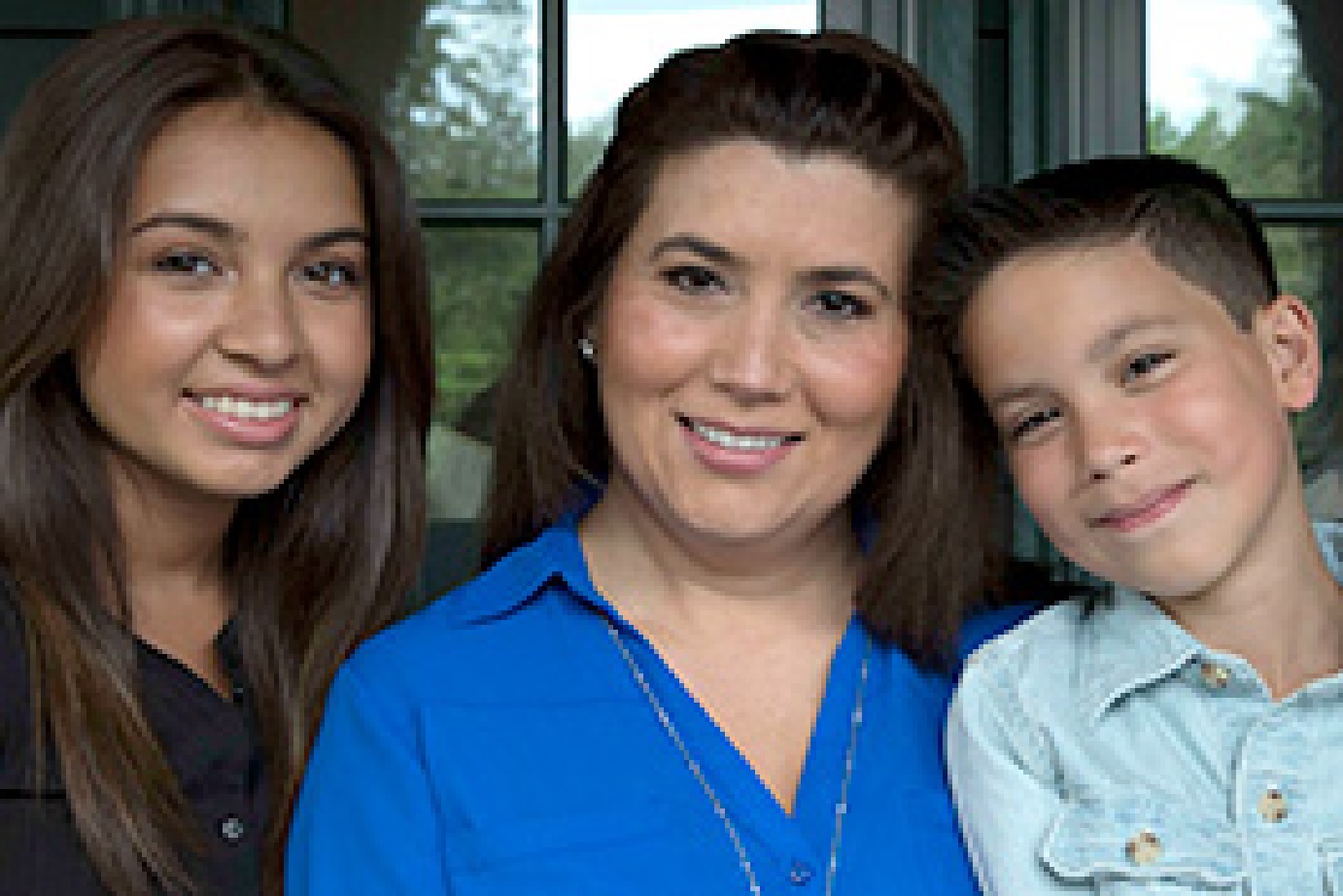 Photo of mother with her daughter and son. Click here to Apply Online Healthsource RI.