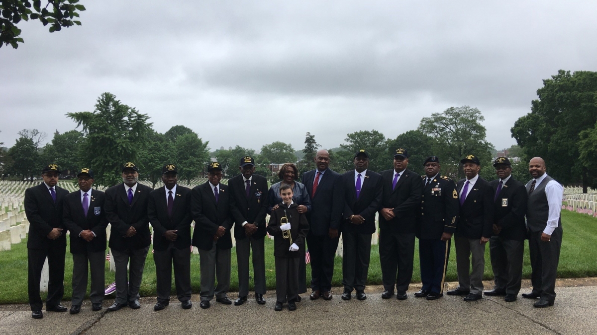 Congressman Dwight Evans with Philadelphian veterans