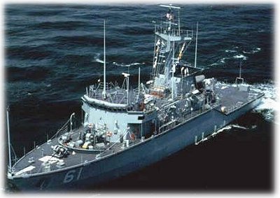 Photograph of  USS RAVEN MHC 61