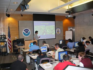WMO RA-IV 2004 Workshop on Hurricane Forecasting and
Warning classroom session
