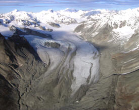 Photo of Gulkana Glacier (click for enlargement 133 KB).