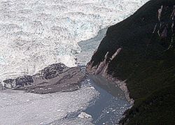 Photo of Hubbard Glacier terminus June 28, 2002 (click on image for enlargements 750 KB).