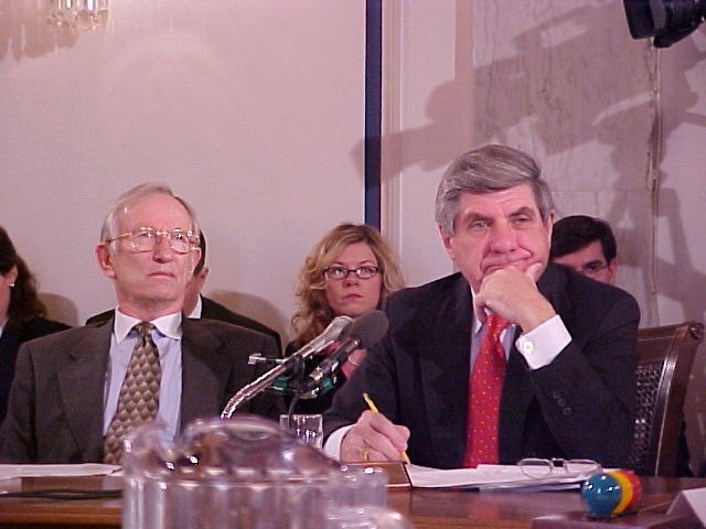 Senator Nelson with Senator Jim Jeffords at a Veterans' Affairs hearing.