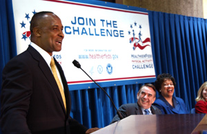 Lynne Swann, PCPFS Chairman motivates federal government employees to join the HealthierFeds Physical Activity Challenge. Secretary Thompson, Director James, and Executive Director of PCPFS, Melissa Johnson look on. HHS Photo by Chris Smith