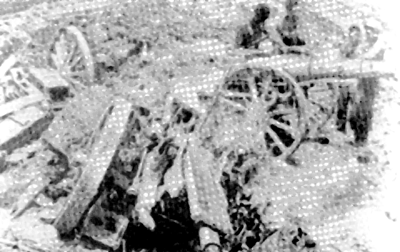 Soldiers and 150mm howitzers