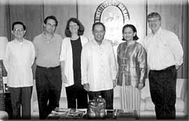 Pamela Aall and Alan Tidwell lead a seminar in Manilla