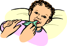 Dientes del bebé que son limpiados