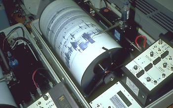 Portable seismograph