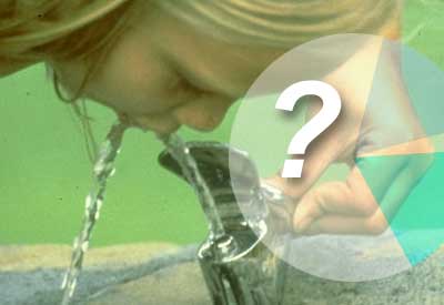 Image shows a girl drinking from a water fountain. On top of the image is a pie chart with a question mark.