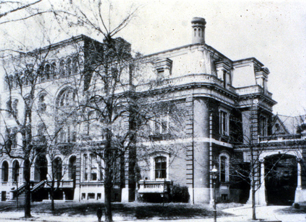 This is a photograph of the Department of Justice in 1908