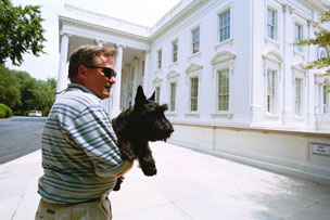 Barney Photo of the Day - August 7, 2004