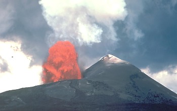 Pu`u `O`o spatter and cinder cone erupting a lava fountain, Kilauea Volcano, Hawai`i