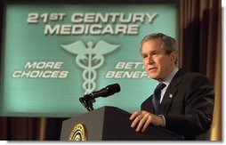 El Presidente George W. Bush habla sobre la importancia de Medicare y la reforma a la responsabilidad medica durante la conferencia nacional de la American Medical Association el 4 de marzo de 2003 en Washington, D.C.