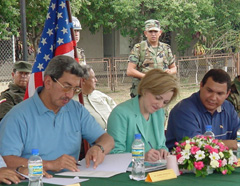 Firma de acuerdo para Centro Productivo de Desarrollo Comunitario y de Capacitacin Laboral en Arauca