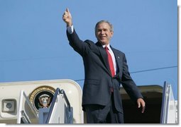 President George W. Bush gives a thumbs up to a crowd of well wishers gathered to see his departure aboard Air Force One at Waco's TSTC Airport in Waco, Texas, Wednesday, Aug. 4, 2004.  White House photo by Eric Draper.