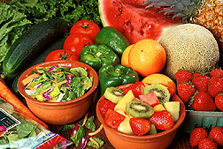 Frutas y vegetales cortados. Enlace a la información en inglés sobre la foto
