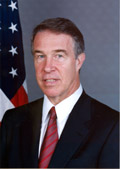 Embajador John R. Hamilton