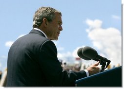President George W. Bush delivers remarks at the United States Air Force Academy Graduation Ceremony in Colorado Springs, Colorado, June 2, 2004. White House photo by Eric Draper.