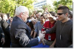 Vice President Dick Cheney shakes hands with NASA staff at the Jet Propulsion Laboratory in Pasadena, Calif., Jan 14, 2004. White House photo by David Bohrer.