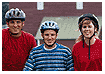 Grupo de jvenes ciclistas