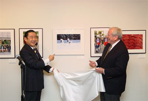 Former Japanese Prime Minister Ryutaro Hashimoto joins Ambassador Baker Oct. 25 in unveiling the Ambassador's Grand Prize-winning entry at the annual Diplomatic Photo Exhibit at Mikimoto Gallery, Tokyo.   Ambassador Baker's photograph depicts two endangered Red Crested Cranes -- a national symbol of Japan -- in the snow-covered Kushiro Wetlands, on Japan's northern island of Hokkaido.