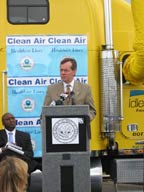 EPA Administrator Mike Leavitt Accepts clean air pledge from Arkansas and Tennessee leaders.