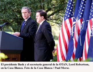 Photo of George W. Bush with Lord Robertson