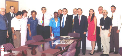 Group image of Secretary Thompson, NCTR management and visitors