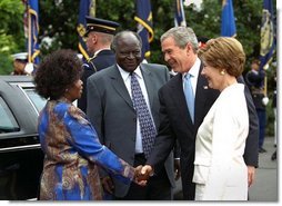 President George W. Bush and Mrs. Laura Bush welcome President Mwai Kibaki and Mrs. Kibaki of the Republic of Kenya to the White House Monday, October 5, 2003. White House photo by Eric Draper.
