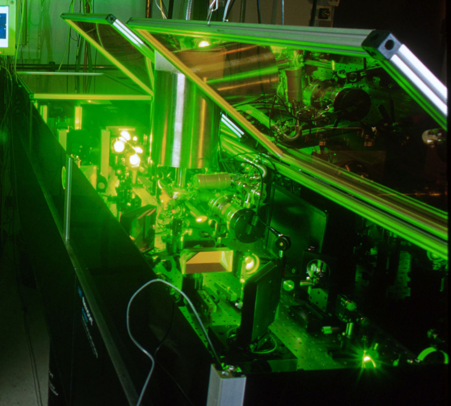 femtosecond laser amplifier system