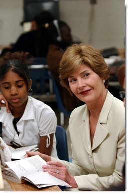 Laura Bush reads Mrs. Frisby and the Rats of Nimh with middle school students during Mrs. Hatty Drew’s reading lab at the Snowden School in Memphis, Tenn. Friday, April 23, 2004. White House photo by Tina Hager.