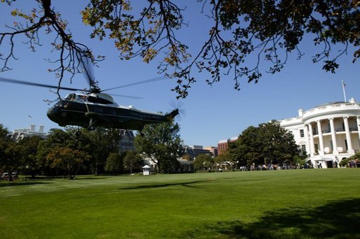 After addressing the media, President George W. Bush departs the South Lawn aboard Marine One Thursday, Oct. 7, 2004. White House photo by Tina Hager.