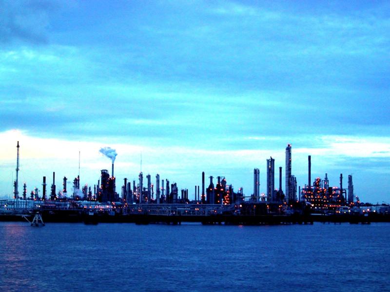 picture of Houston, Texas ship channel with industry in the background