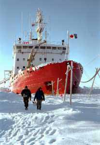 image- The icebreaker Des Groseilliers, credit: University of Washington